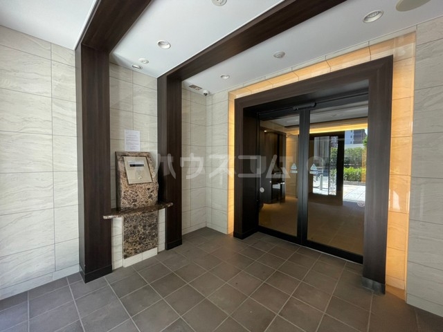 23/29 エントランス