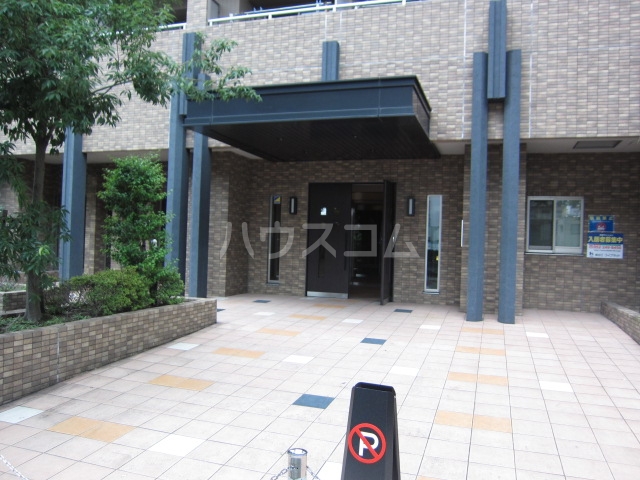 16/23 エントランス