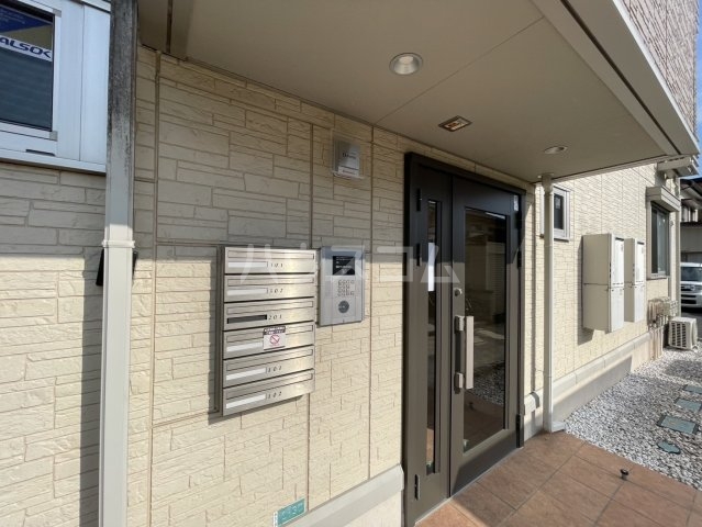 23/26 エントランス