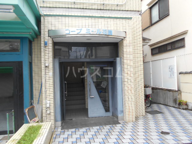 21/30 エントランス