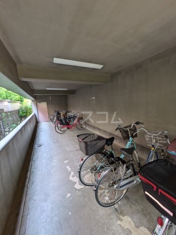 21/30 エントランス