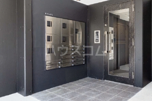 20/28 エントランス