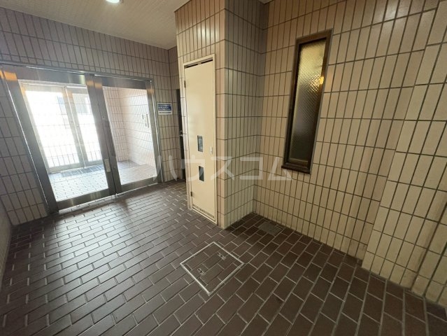 20/30 エントランス