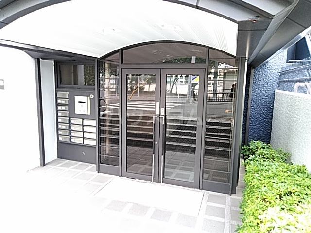 20/30 エントランス