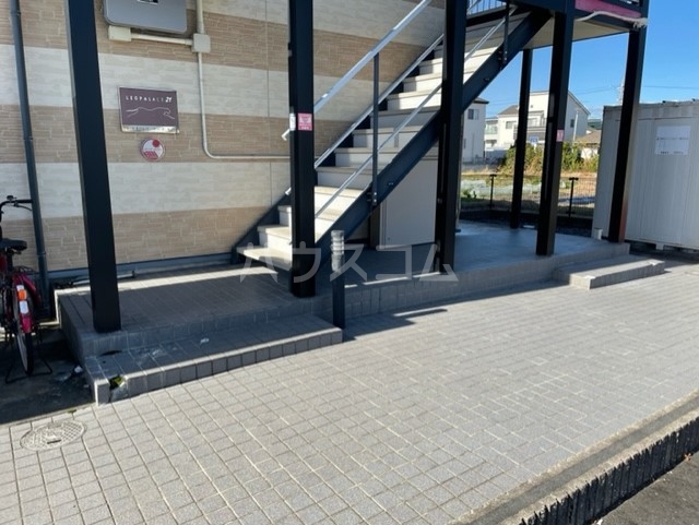 16/21 エントランス