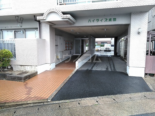 28/30 エントランス