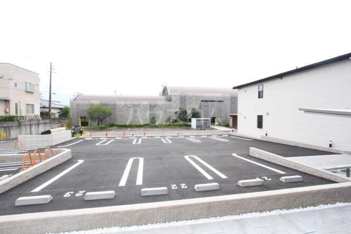 28/30 駐車場