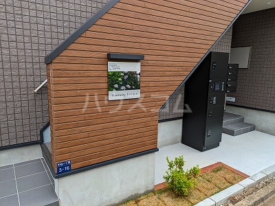 18/27 エントランス