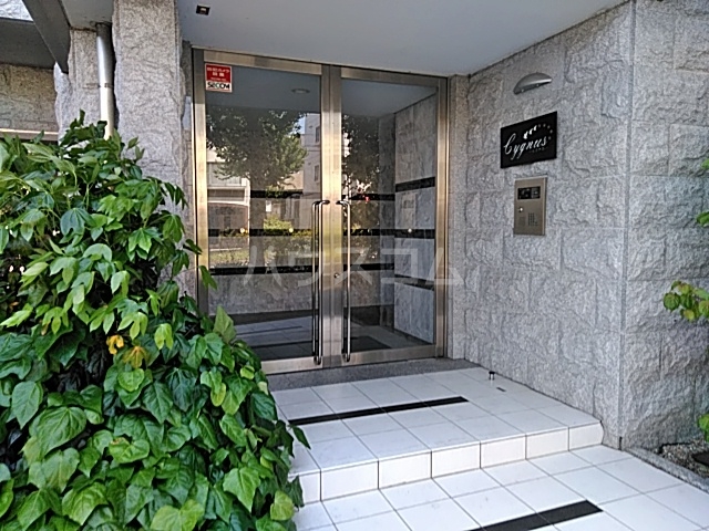 28/30 エントランス