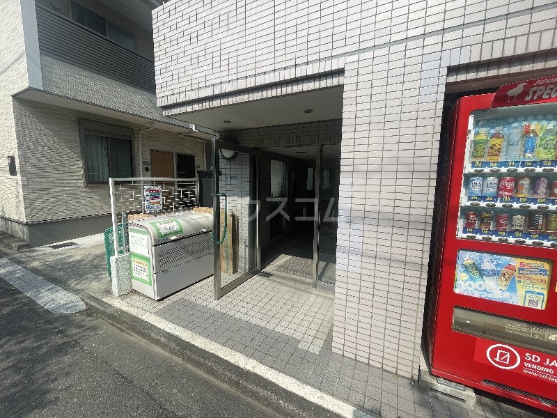 21/22 エントランス