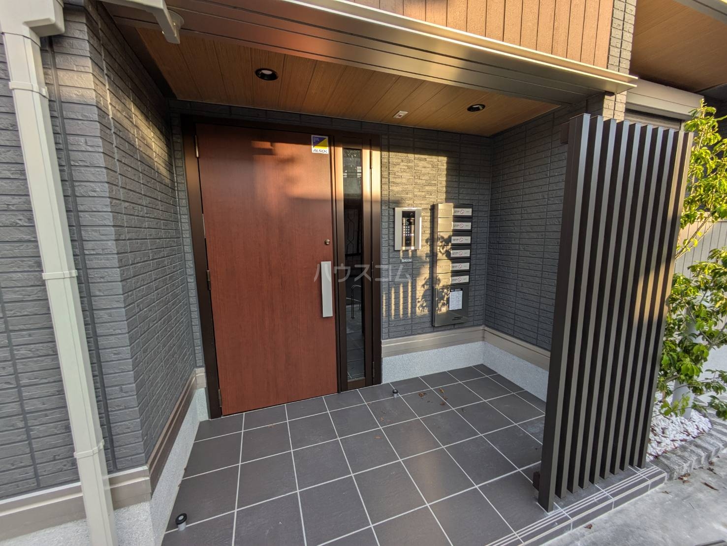 25/30 エントランス