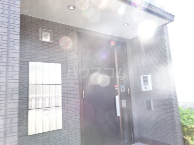 27/30 エントランス