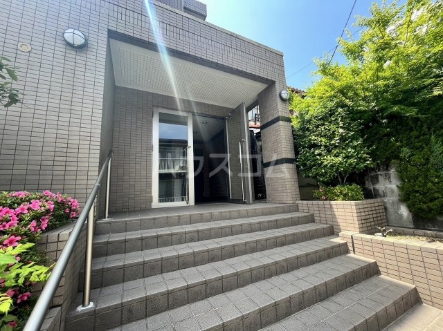 26/30 エントランス