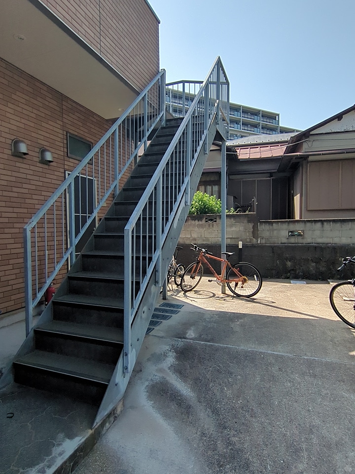 22/28 エントランス