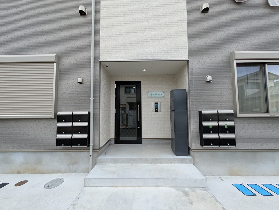 23/30 エントランス