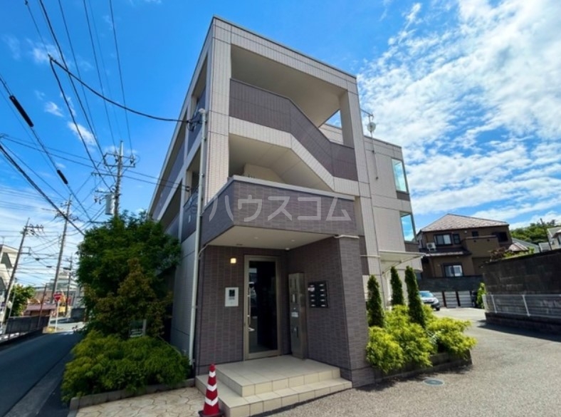 24/25 エントランス