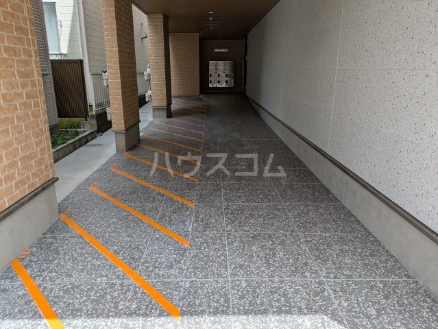 27/30 エントランス