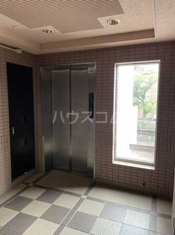 21/30 エントランス