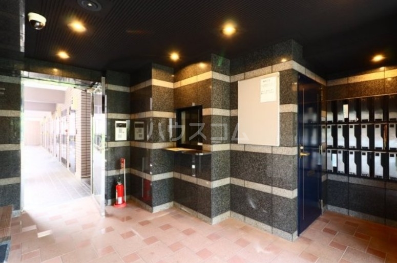 18/25 エントランス