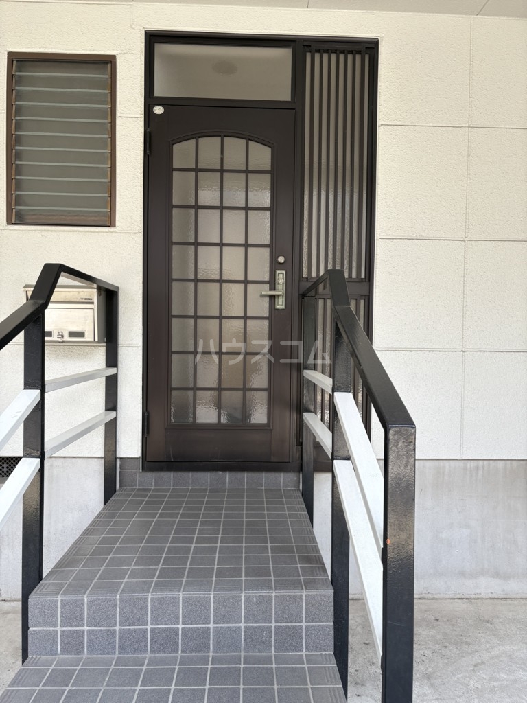 2/4 エントランス