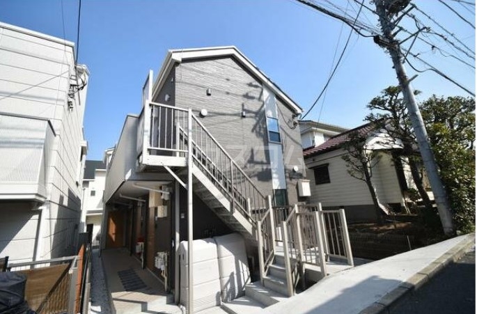 16/23 エントランス