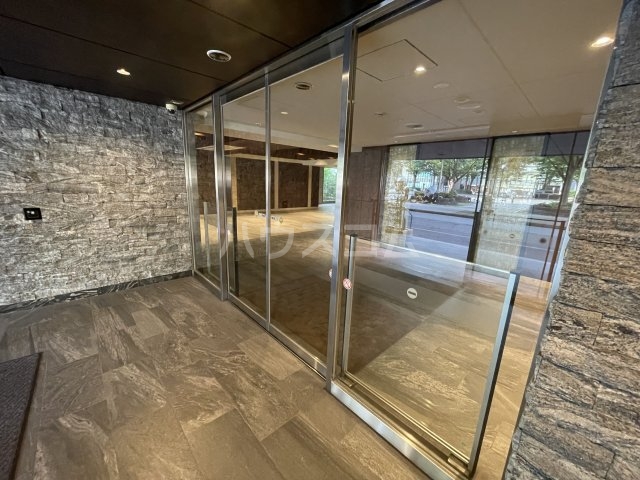 21/27 エントランス