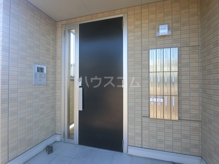 18/27 エントランス