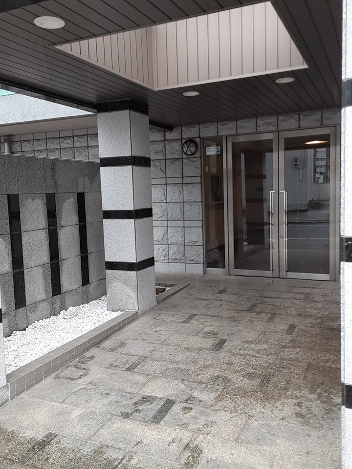 17/26 エントランス