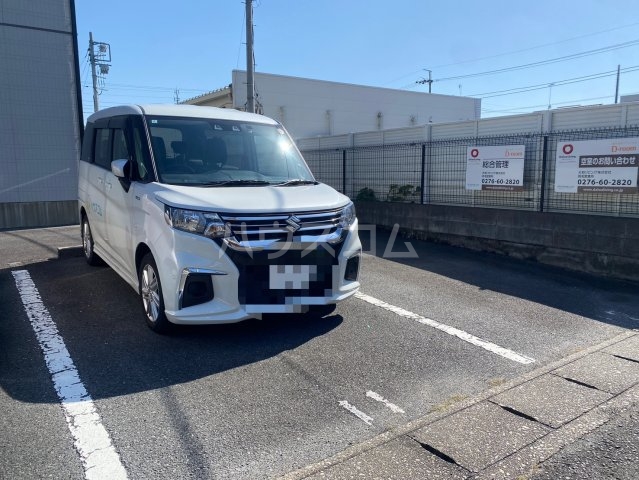 27/30 駐車場