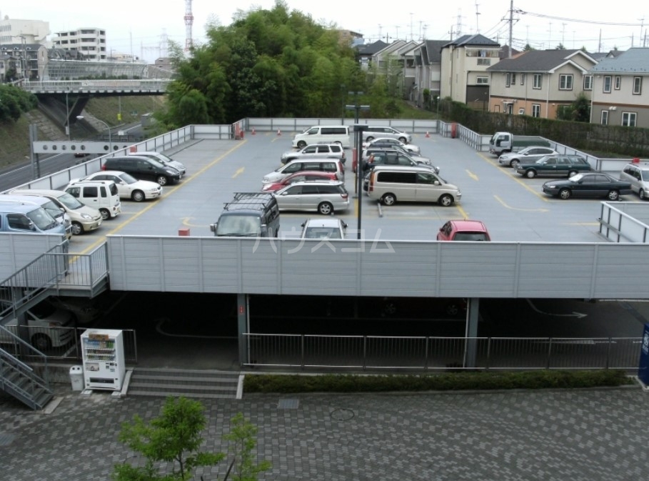 26/29 駐車場