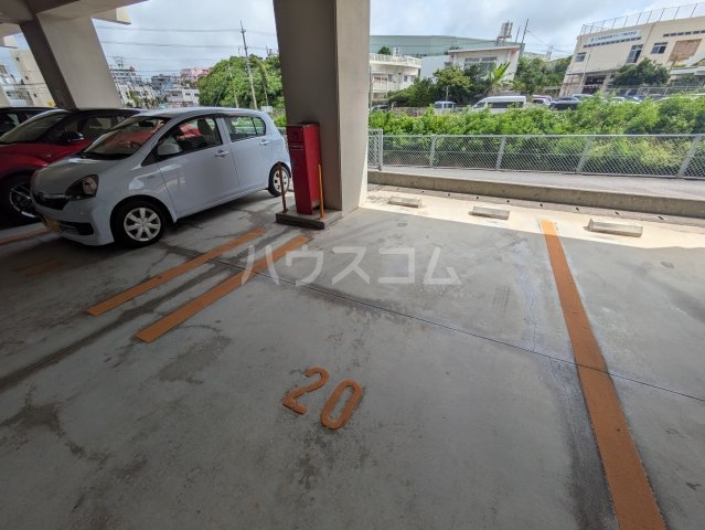 タカダ仲西ヒルズ駐車場