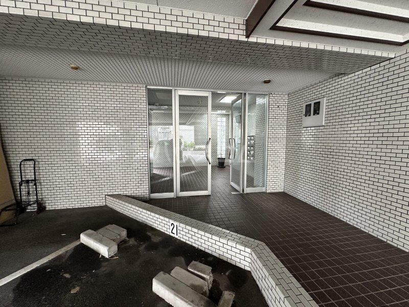 24/30 エントランス