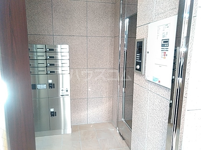 26/30 エントランス