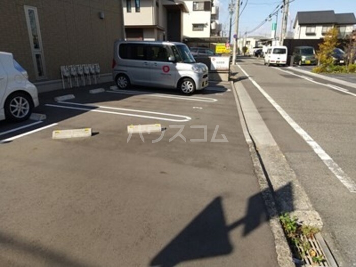 23/30 駐車場