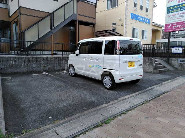 27/30 駐車場