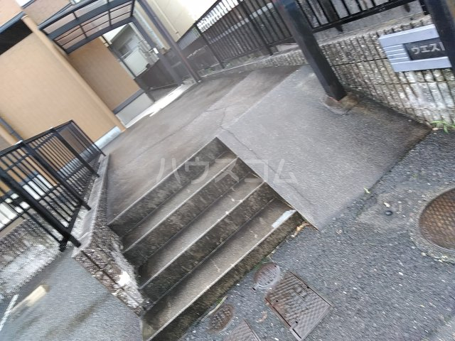 26/30 エントランス