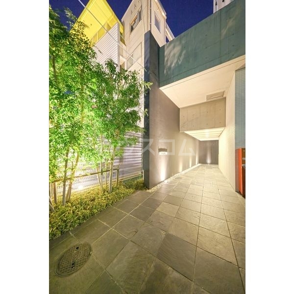 26/30 エントランス