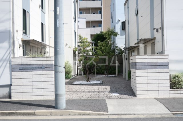 23/30 エントランス