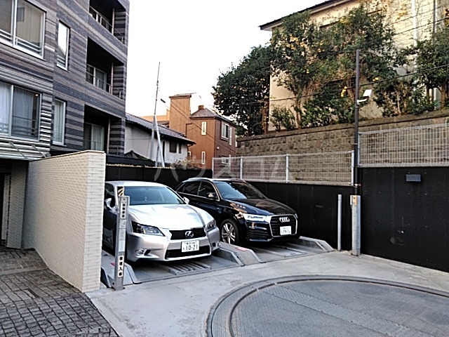 18/21 駐車場