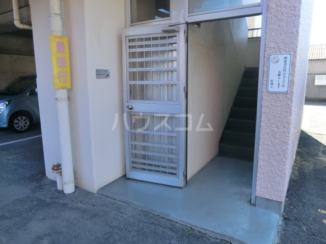 23/30 エントランス