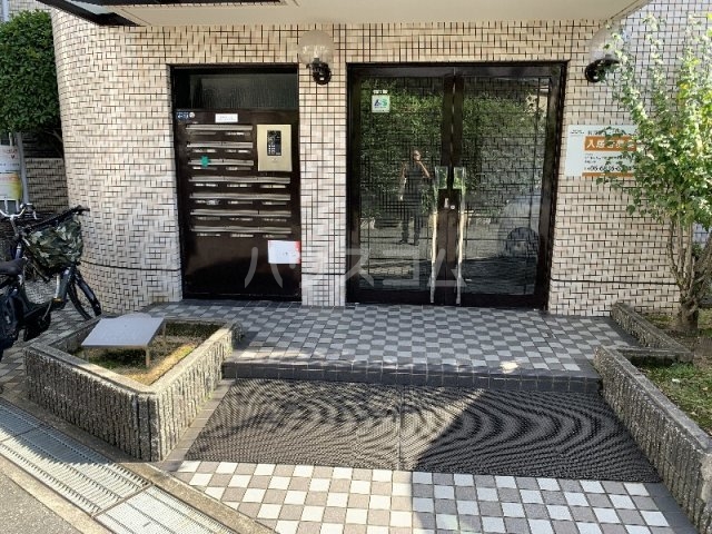 23/30 エントランス