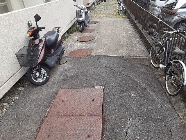 23/26 駐車場
