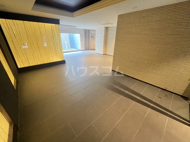 26/30 エントランス