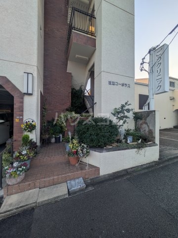 23/28 エントランス