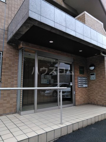 27/30 エントランス