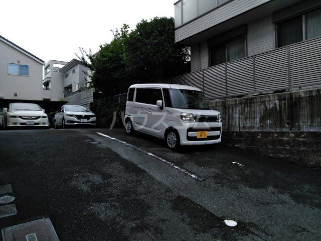 28/30 駐車場