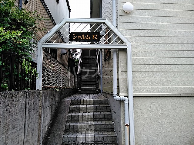 28/30 エントランス