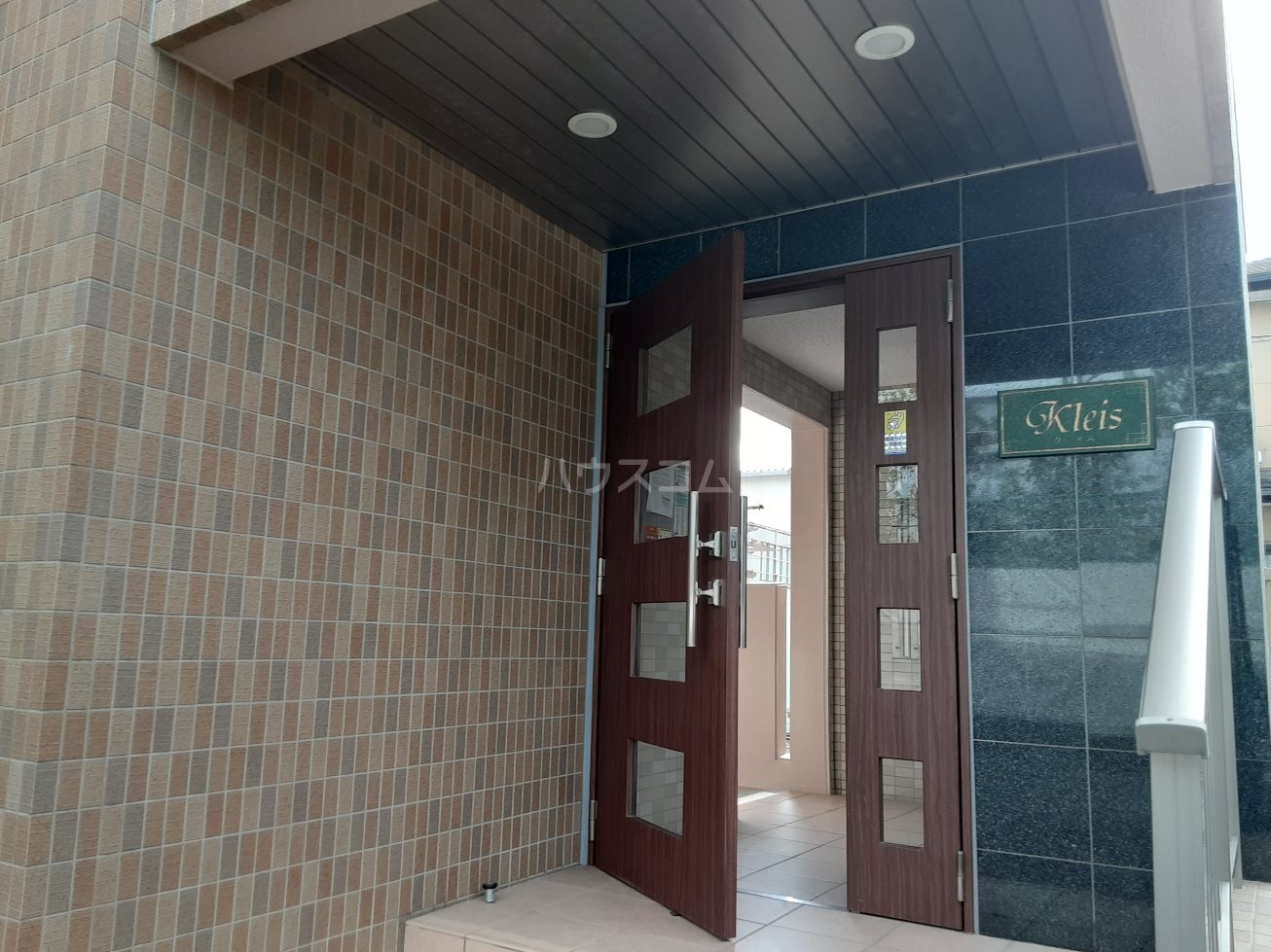 28/30 エントランス