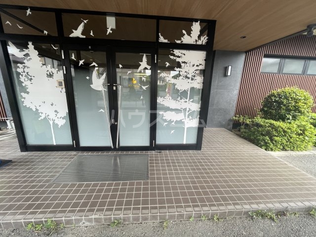 25/27 エントランス