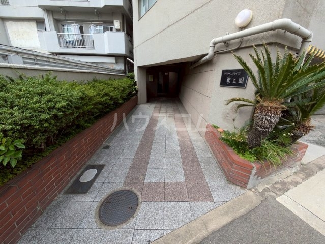 23/25 エントランス